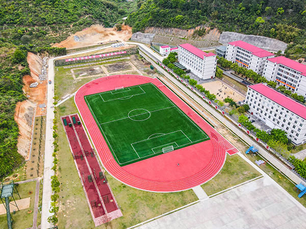 塑膠跑道壞掉了怎么修補(bǔ)